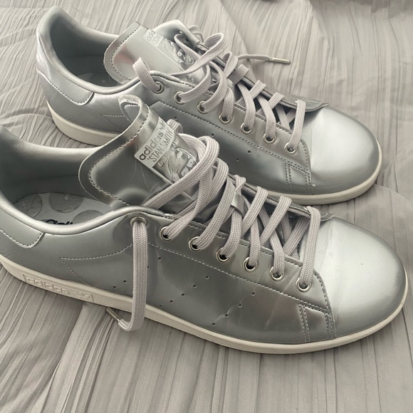 stan smith silver metallic